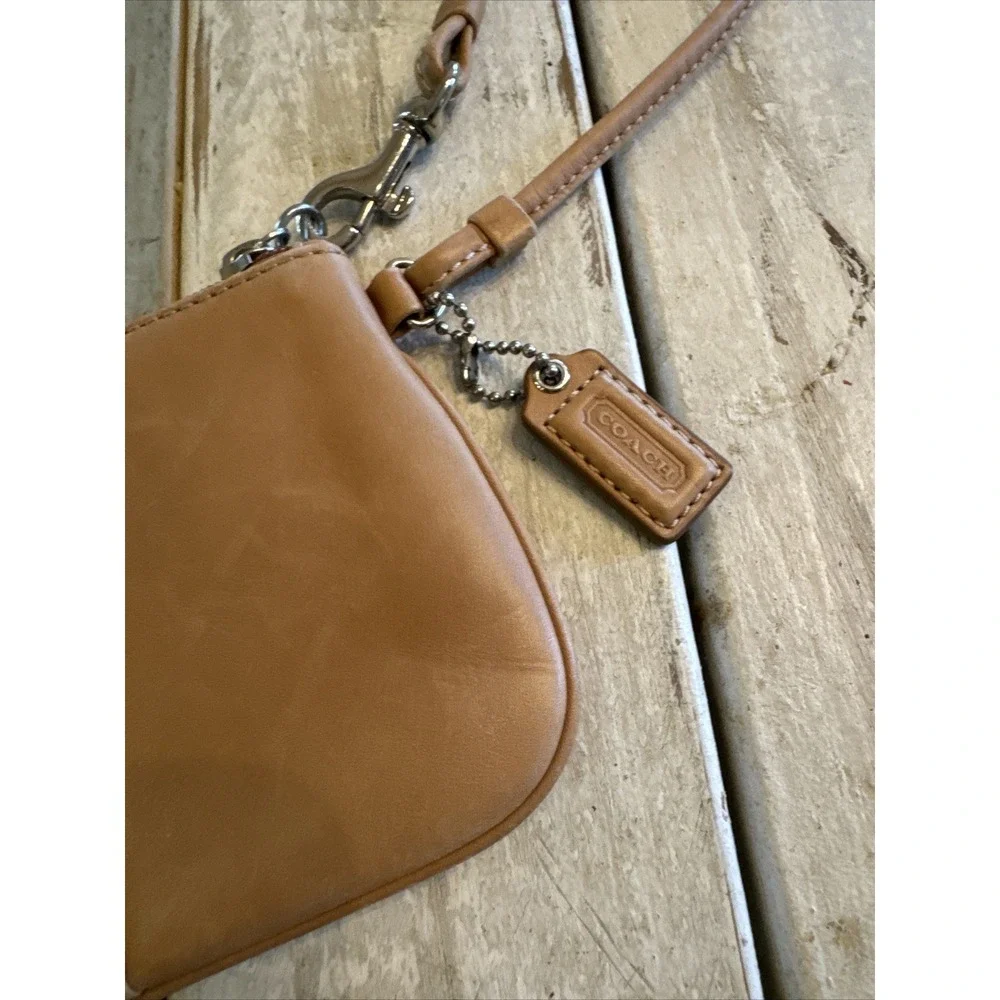 Vintage Coach Tan Smooth Leather Wristlet Small‎ Wrist Wallet Bag - Picture 3 of 15